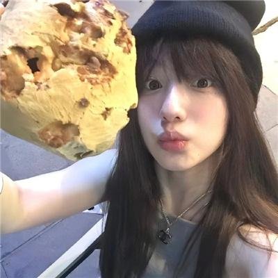 芒果和红色轮椅